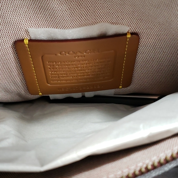 Designer Handbag - Picture 7 of 16